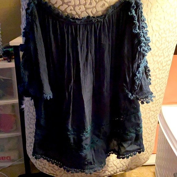 Cold shoulder top - Picture 2 of 3